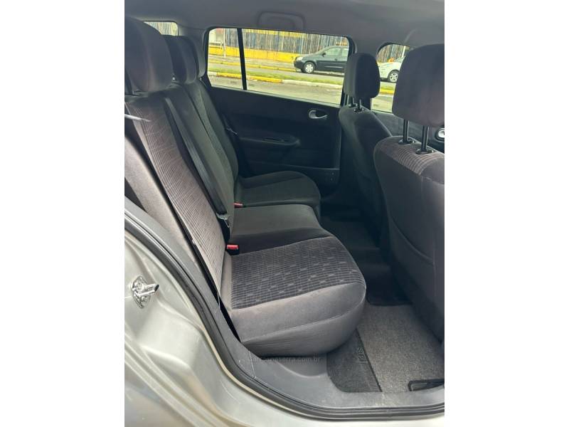 RENAULT - MÉGANE - 2011/2012 - Prata - R$ 36.900,00