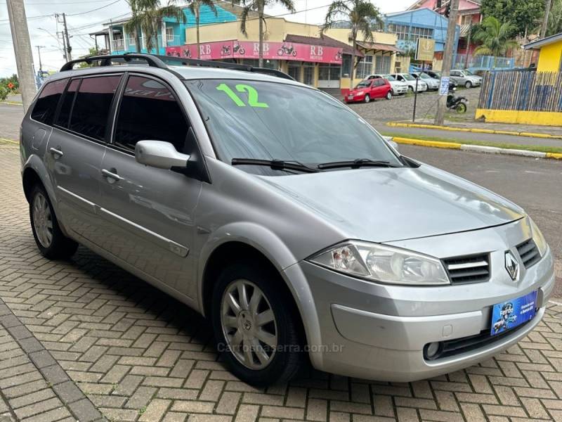 RENAULT - MÉGANE - 2011/2012 - Prata - R$ 36.900,00
