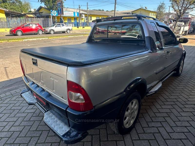 FIAT - STRADA - 2002/2002 - Cinza - R$ 28.900,00