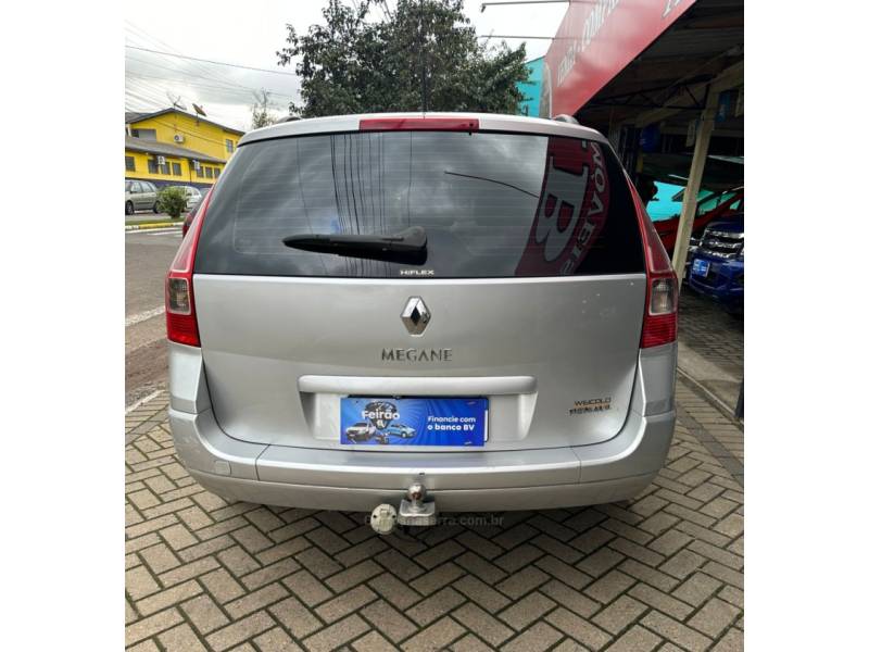 RENAULT - MÉGANE - 2011/2012 - Prata - R$ 36.900,00