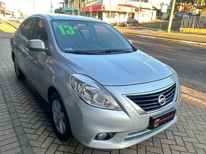 NISSAN - VERSA - 2013/2013 - Prata - R$ 45.900,00