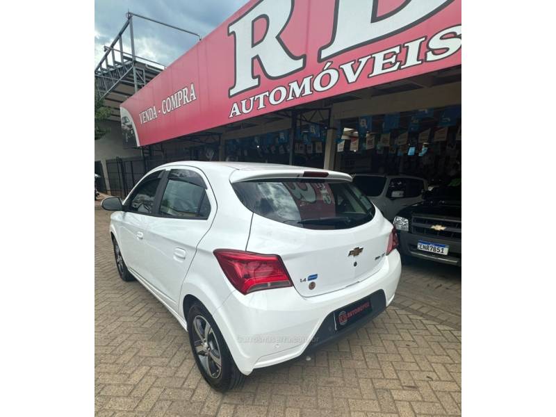 CHEVROLET - ONIX - 2016/2017 - Branca - R$ 59.900,00