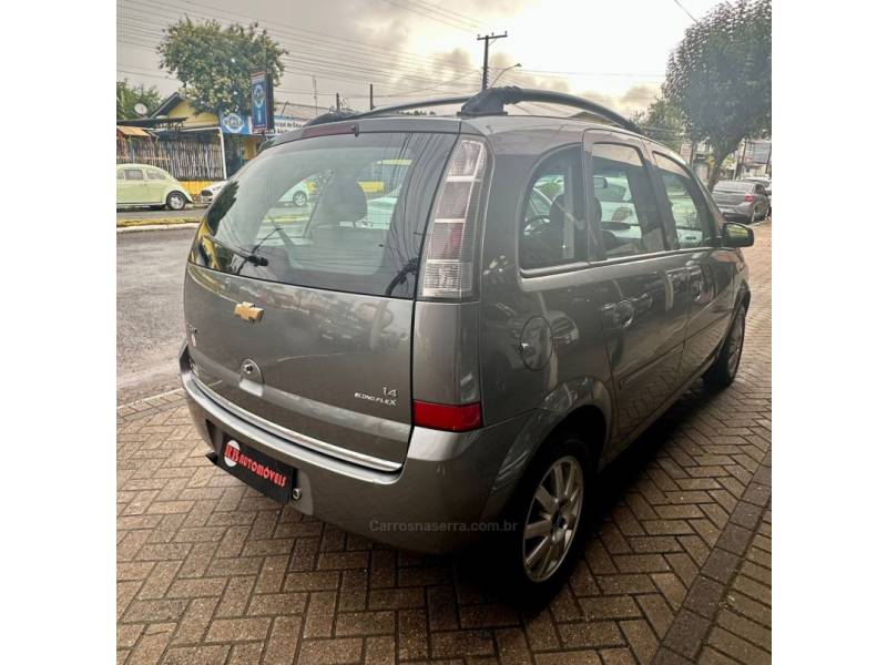 CHEVROLET - MERIVA - 2011/2011 - Cinza - R$ 35.900,00