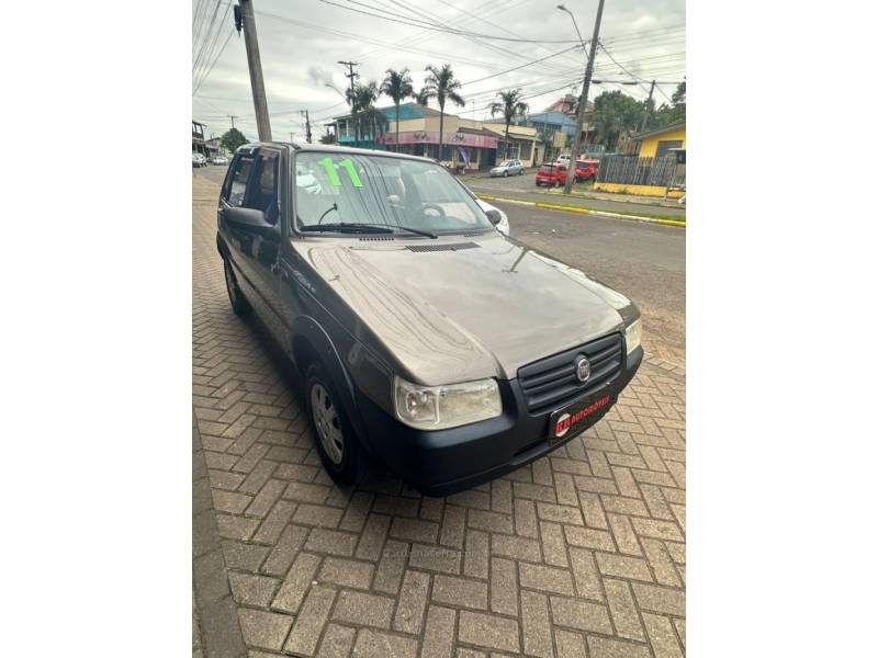 FIAT - UNO - 2010/2011 - Cinza - R$ 27.900,00