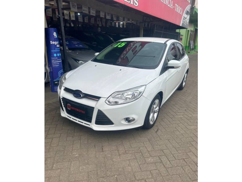 FORD - FOCUS - 2015/2015 - Branca - R$ 55.900,00