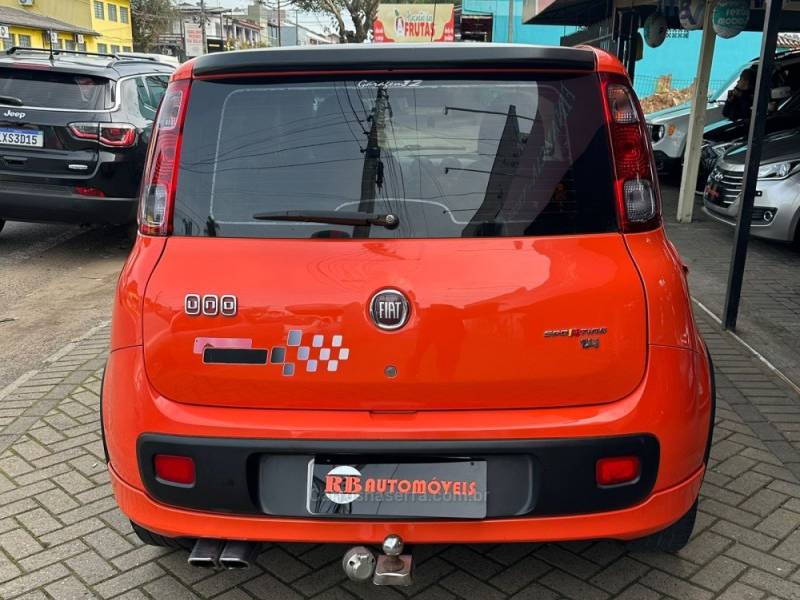FIAT - UNO - 2011/2012 - Laranja - R$ 37.900,00