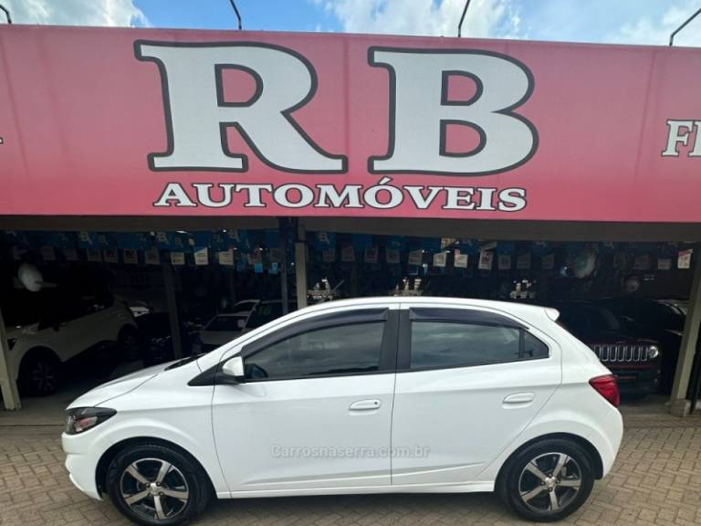 CHEVROLET - ONIX - 2016/2017 - Branca - R$ 59.900,00