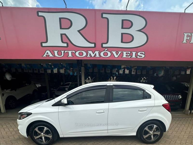 CHEVROLET - ONIX - 2016/2017 - Branca - R$ 59.900,00