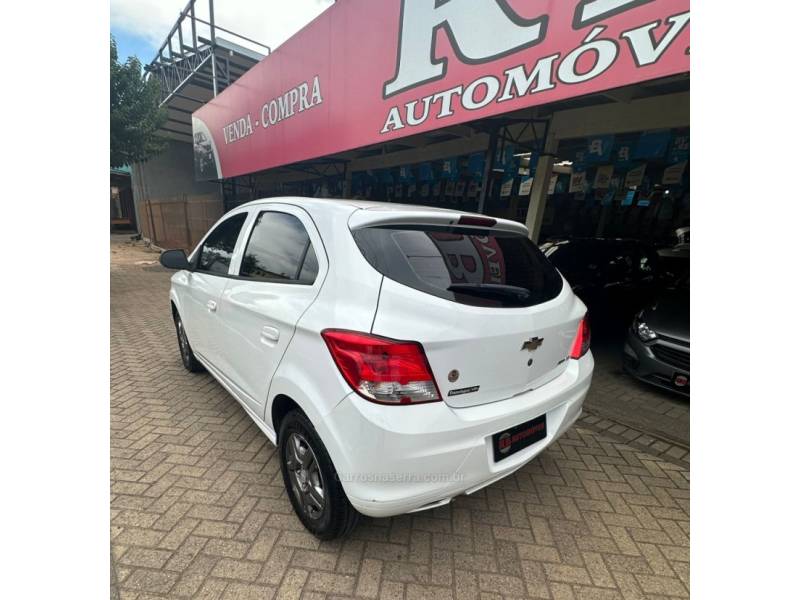 CHEVROLET - ONIX - 2016/2016 - Branca - R$ 49.900,00