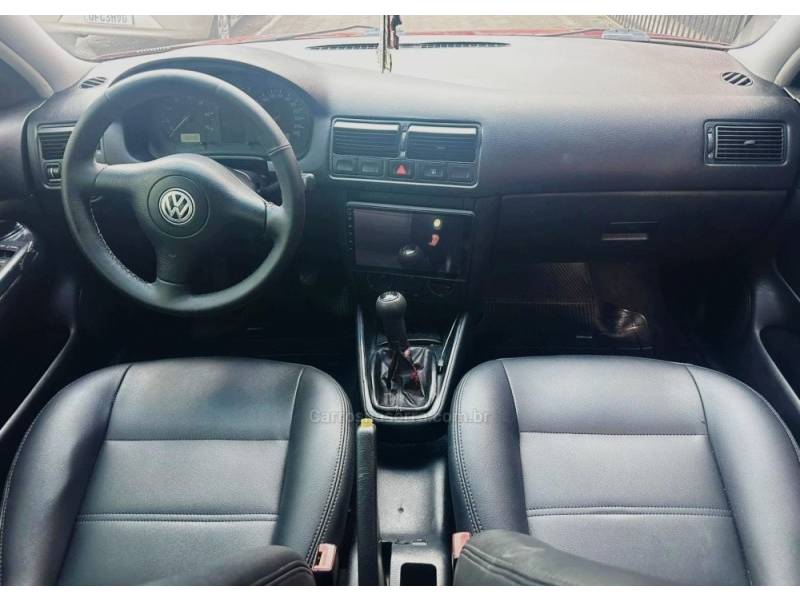 VOLKSWAGEN - GOLF - 2002/2002 - Vermelha - R$ 27.900,00