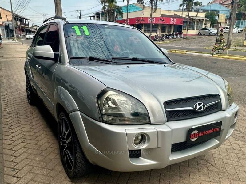 HYUNDAI - TUCSON - 2011/2011 - Prata - R$ 46.900,00