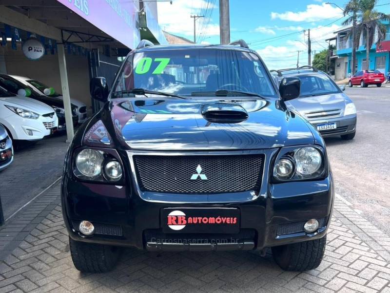 MITSUBISHI - PAJERO - 2007/2007 - Preta - R$ 49.900,00