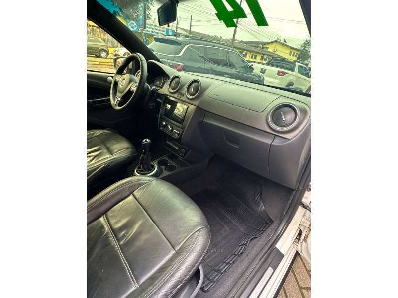 VOLKSWAGEN - SAVEIRO - 2014/2014 - Branca - R$ 67.900,00