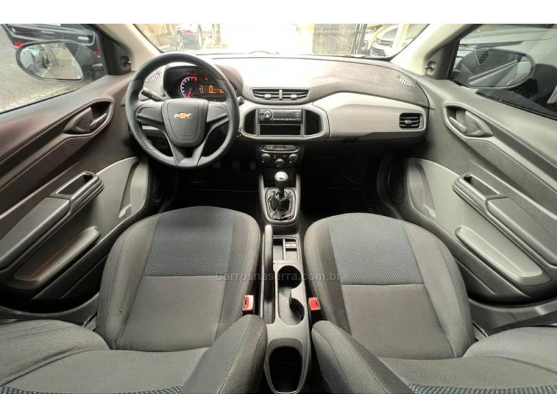 CHEVROLET - ONIX - 2016/2017 - Prata - R$ 49.900,00