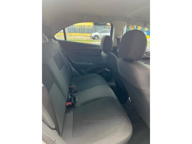 CHEVROLET - ONIX - 2016/2017 - Prata - R$ 49.900,00
