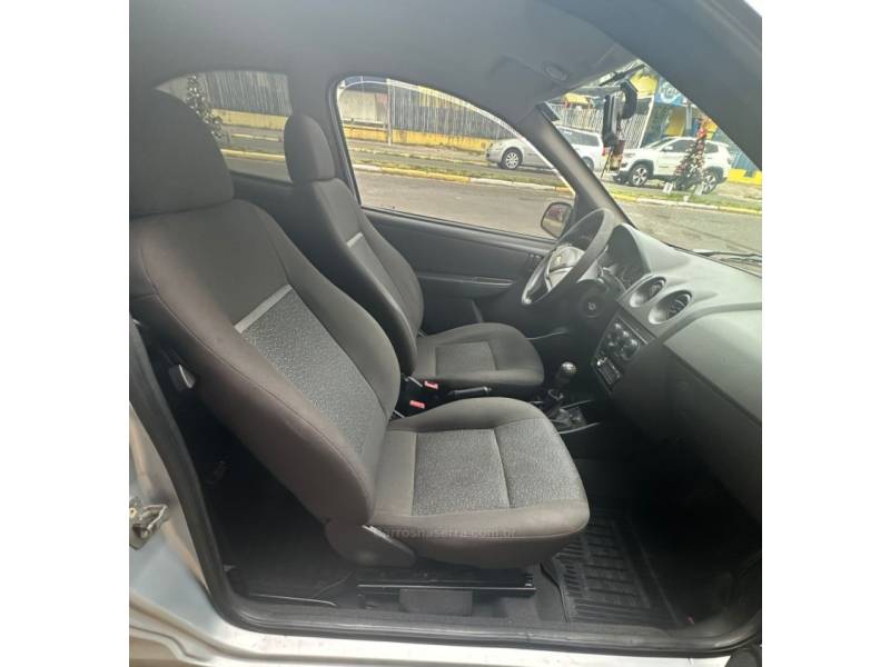 CHEVROLET - CELTA - 2012/2012 - Prata - R$ 23.900,00