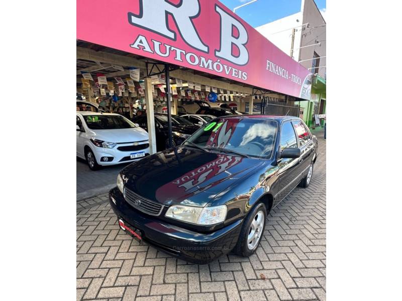 TOYOTA - COROLLA - 2000/2001 - Verde - R$ 26.900,00