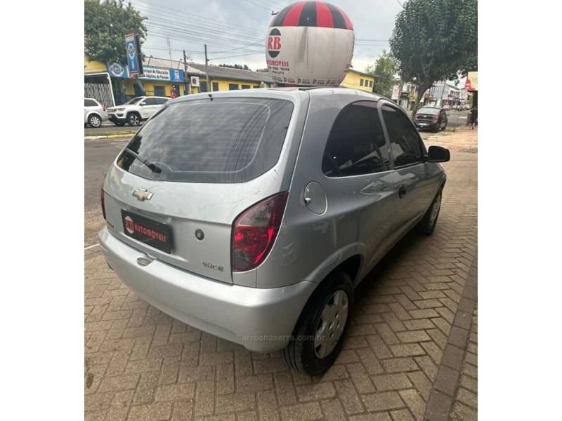 CHEVROLET - CELTA - 2012/2012 - Prata - R$ 23.900,00