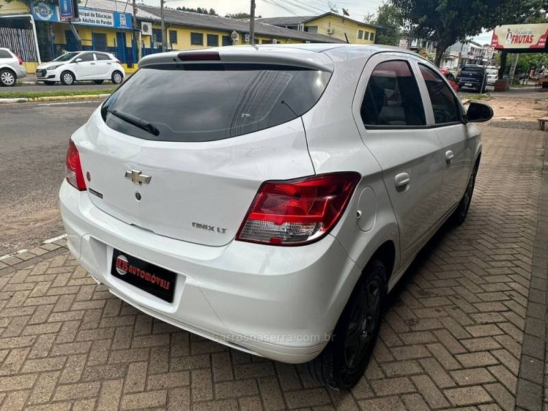CHEVROLET - ONIX - 2016/2016 - Branca - R$ 49.900,00