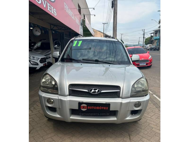 HYUNDAI - TUCSON - 2011/2011 - Prata - R$ 46.900,00