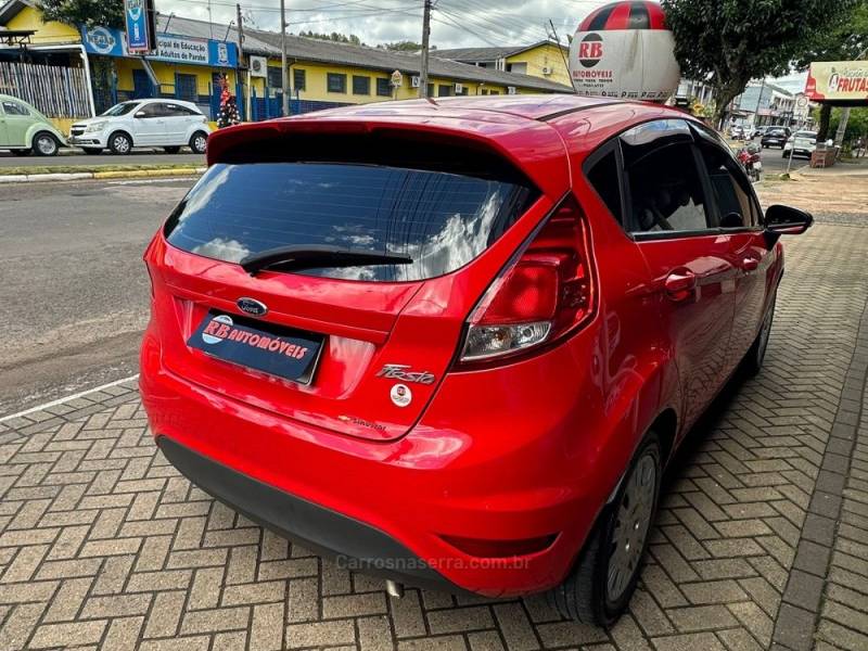 FORD - FIESTA - 2017/2017 - Vermelha - R$ 53.900,00