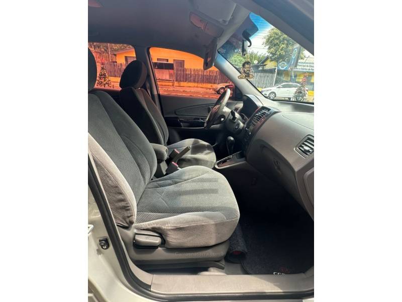 HYUNDAI - TUCSON - 2011/2011 - Prata - R$ 46.900,00