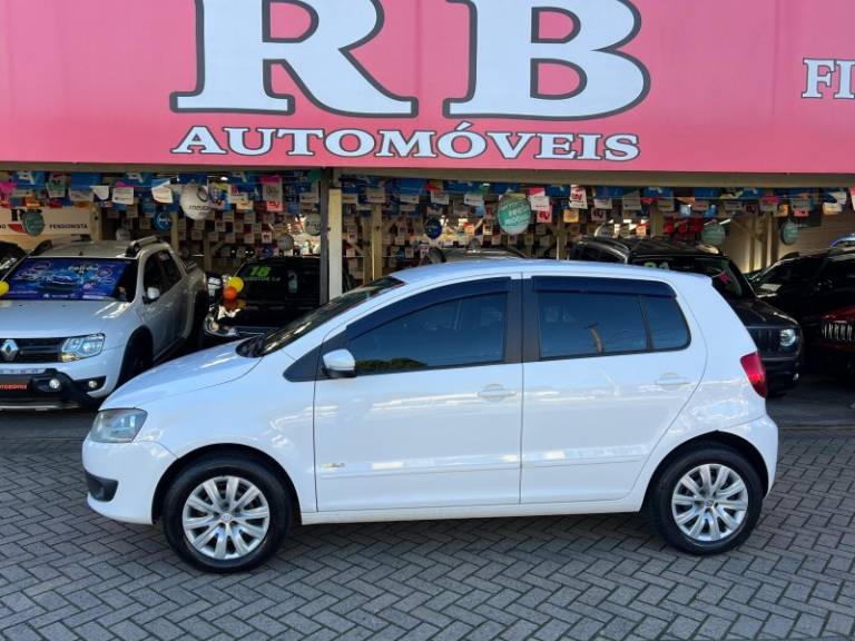VOLKSWAGEN - FOX - 2013/2013 - Branca - R$ 37.900,00