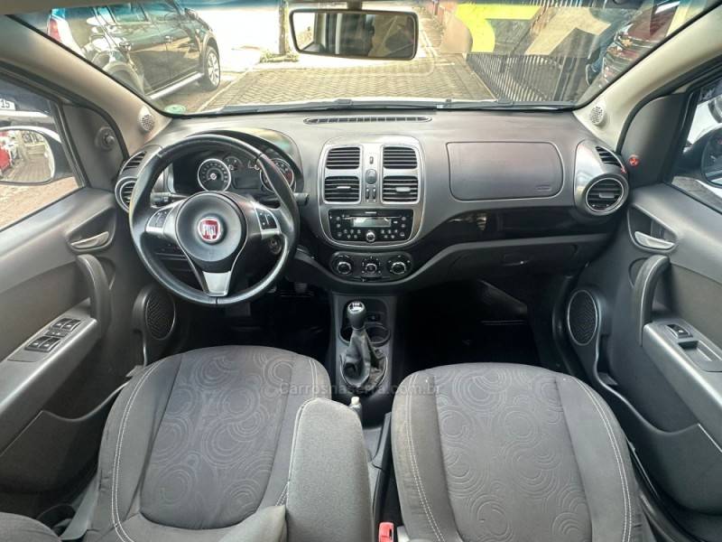 FIAT - GRAND SIENA - 2016/2017 - Branca - R$ 46.900,00
