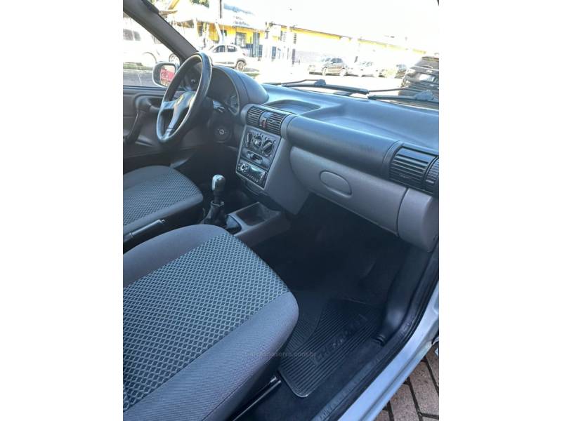 CHEVROLET - CLASSIC - 2012/2012 - Prata - R$ 27.900,00