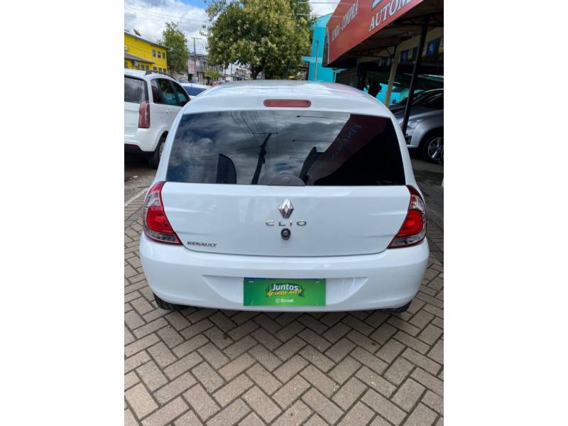 RENAULT - CLIO - 2015/2016 - Branca - R$ 32.900,00