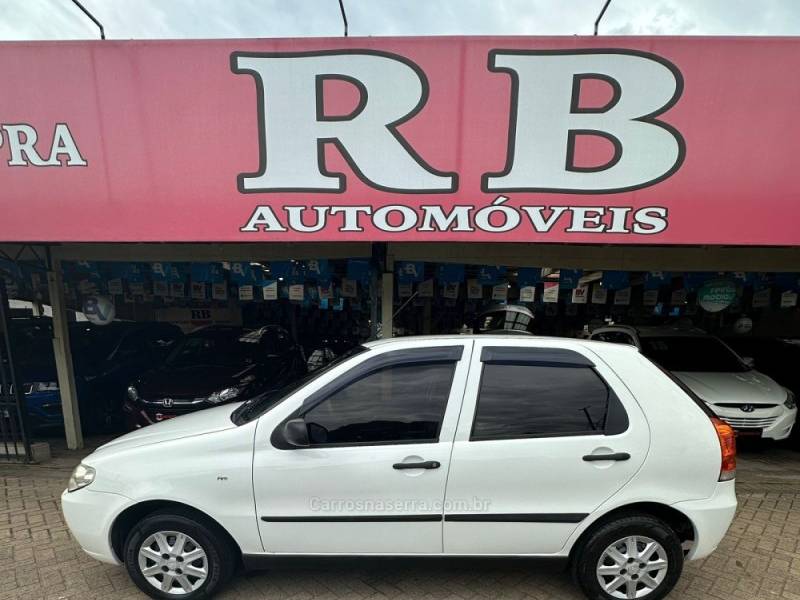 FIAT - PALIO - 2005/2005 - Branca - R$ 25.900,00