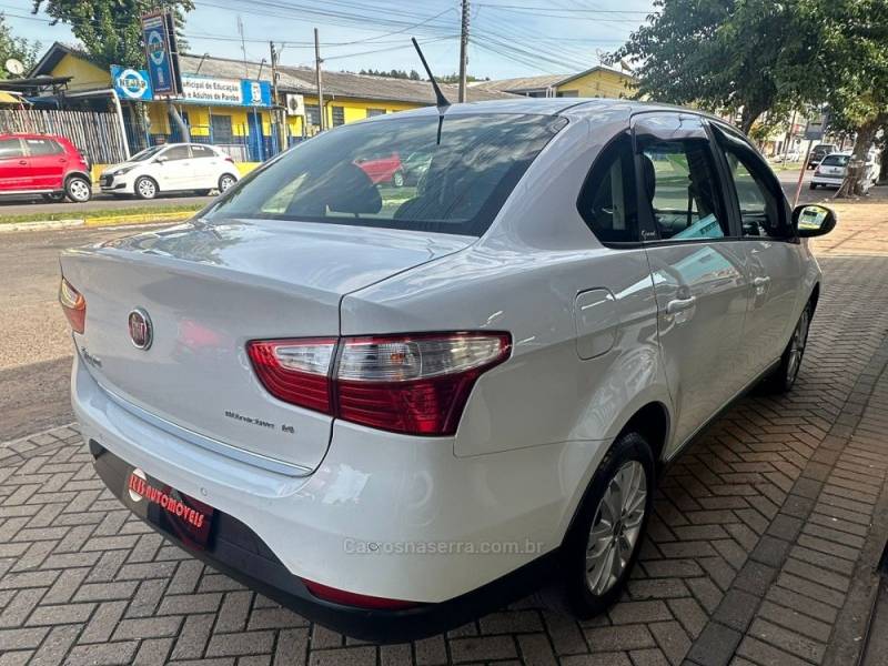 FIAT - GRAND SIENA - 2016/2017 - Branca - R$ 46.900,00
