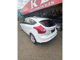 FORD - FOCUS - 2015/2015 - Branca - R$ 55.900,00