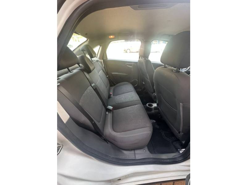 FIAT - GRAND SIENA - 2016/2017 - Branca - R$ 46.900,00
