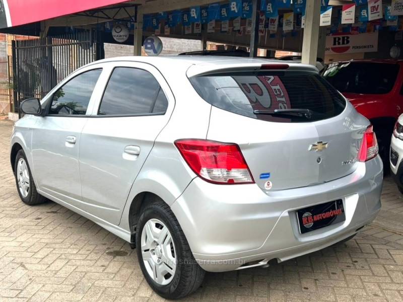 CHEVROLET - ONIX - 2016/2017 - Prata - R$ 49.900,00