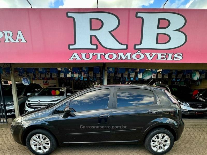 FIAT - PUNTO - 2013/2014 - Preta - R$ 41.900,00