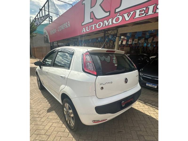 FIAT - PUNTO - 2017/2017 - Branca - R$ 49.900,00