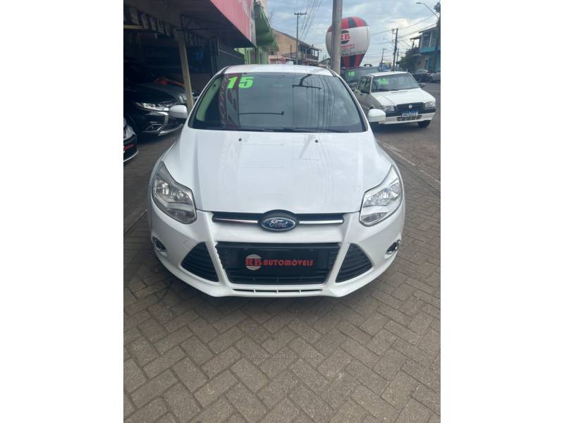 FORD - FOCUS - 2015/2015 - Branca - R$ 55.900,00