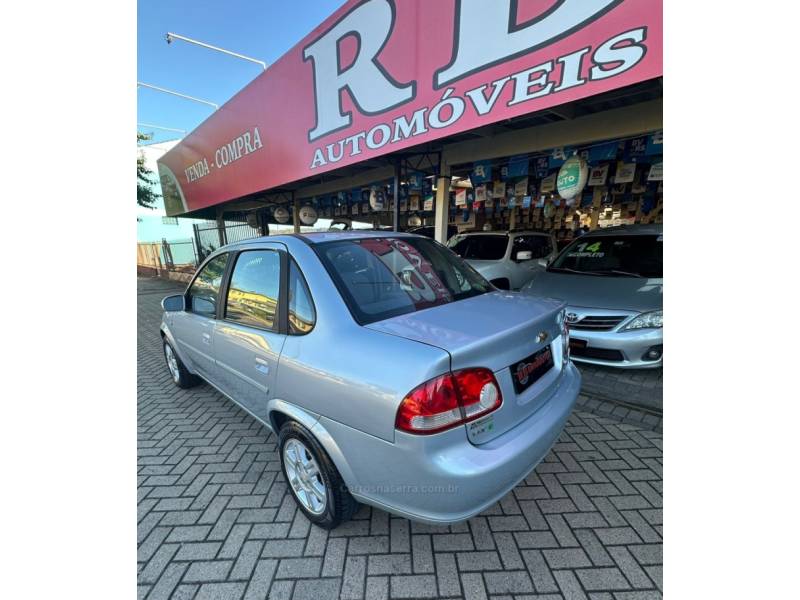 CHEVROLET - CLASSIC - 2012/2012 - Prata - R$ 27.900,00
