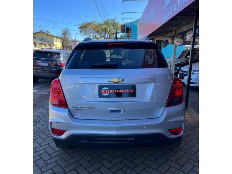 CHEVROLET - TRACKER - 2018/2019 - Prata - R$ 87.900,00