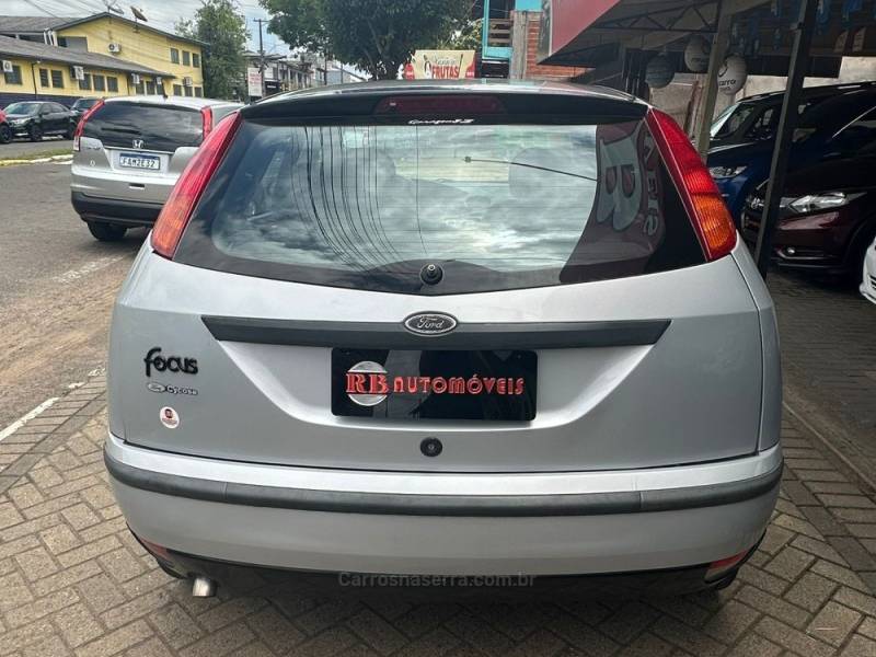 FORD - FOCUS - 2009/2009 - Prata - R$ 27.900,00