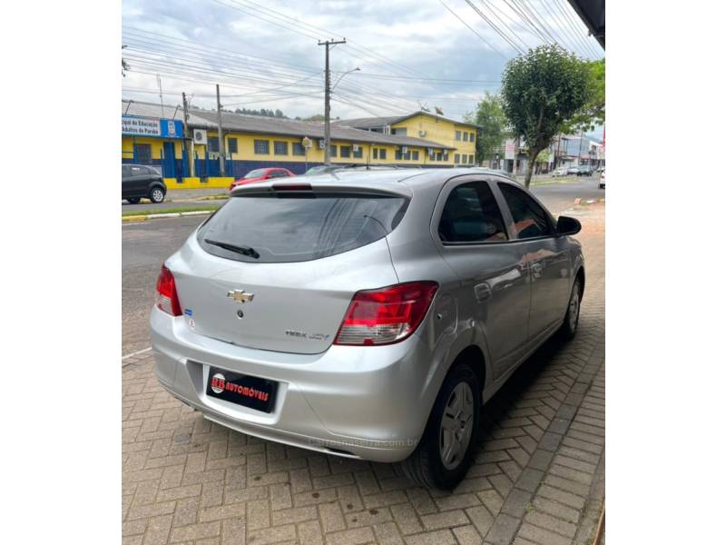 CHEVROLET - ONIX - 2016/2017 - Prata - R$ 49.900,00