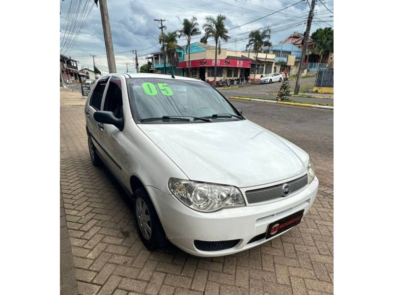 FIAT - PALIO - 2005/2005 - Branca - R$ 25.900,00