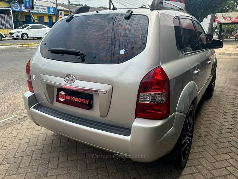 HYUNDAI - TUCSON - 2011/2011 - Prata - R$ 46.900,00
