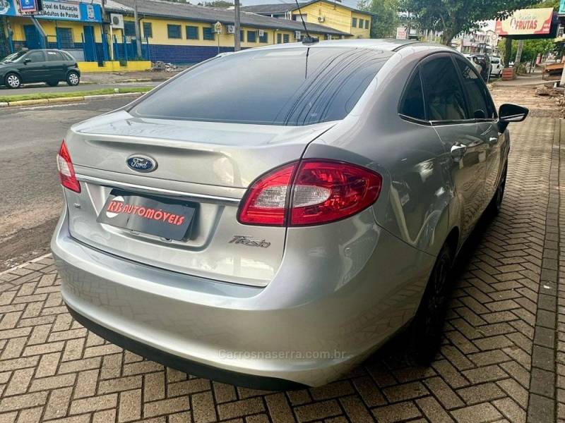FORD - FIESTA - 2011/2011 - Cinza - R$ 37.900,00