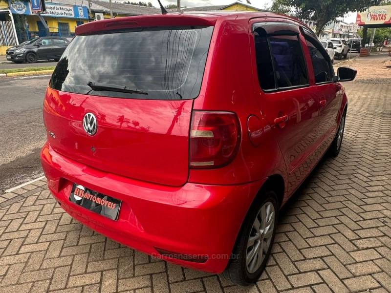 VOLKSWAGEN - FOX - 2011/2011 - Vermelha - R$ 35.900,00