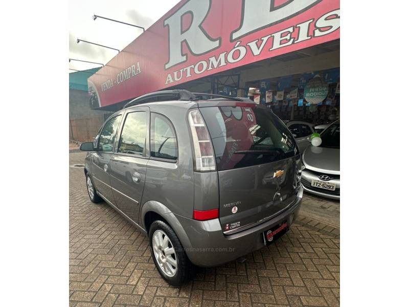 CHEVROLET - MERIVA - 2011/2011 - Cinza - R$ 35.900,00