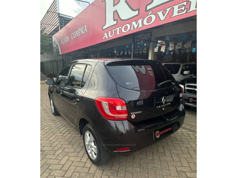 RENAULT - SANDERO - 2015/2015 - Preta - R$ 43.900,00