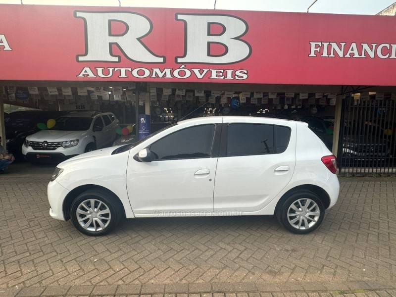 RENAULT - SANDERO - 2017/2017 - Branca - R$ 43.900,00