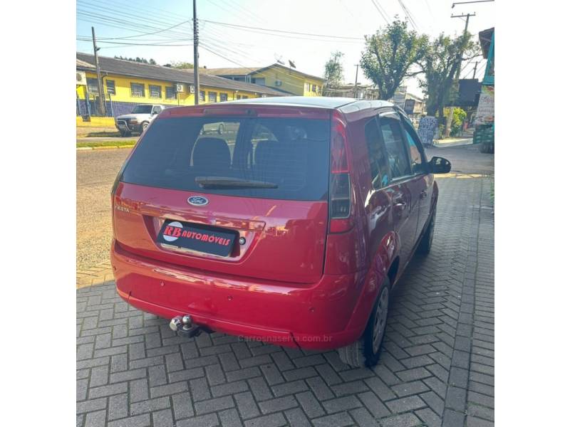 FORD - FIESTA - 2014/2014 - Vermelha - R$ 35.900,00